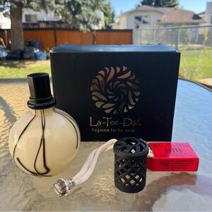 New La-Tee-Da Effusion Lamp Beige & Black Glass Lattice Crown